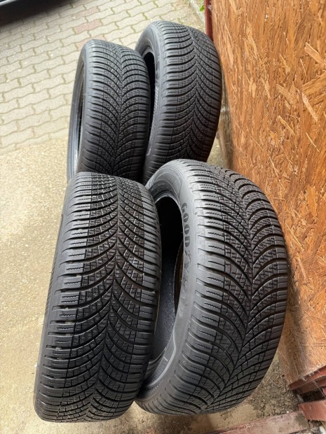 215/55 R17 Goodyear vector 4seasons gen 3