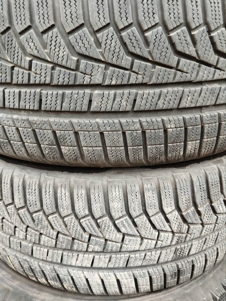 215/55 R17 Tli gumi Hankook Nmetorszgbl 6.5 mm-es