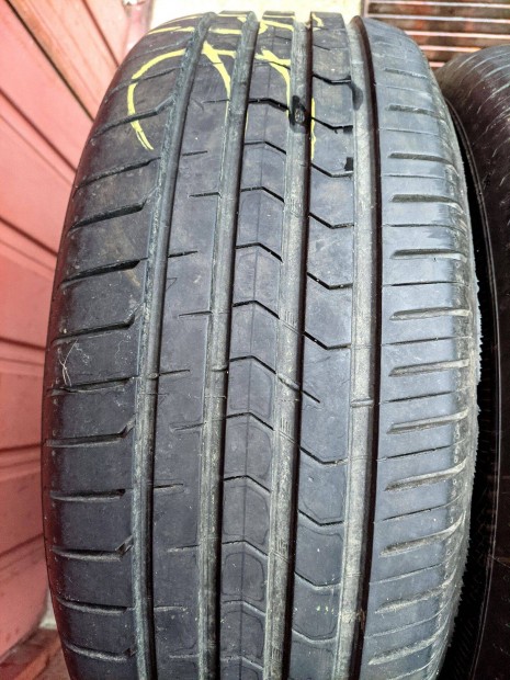 215/55 R17 nyári gumi Vredestein Ultrac Satin 215/55R17 94Y