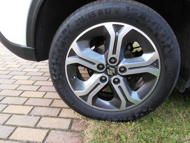 215/55 R17 ny�ri gumi �s alufelni 5x114.3 Vitara