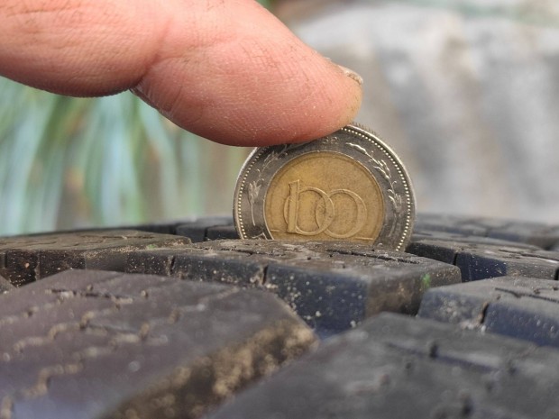 215/55 R18 Toyo téli gumi szett. 7-7,5 mm-es profillal