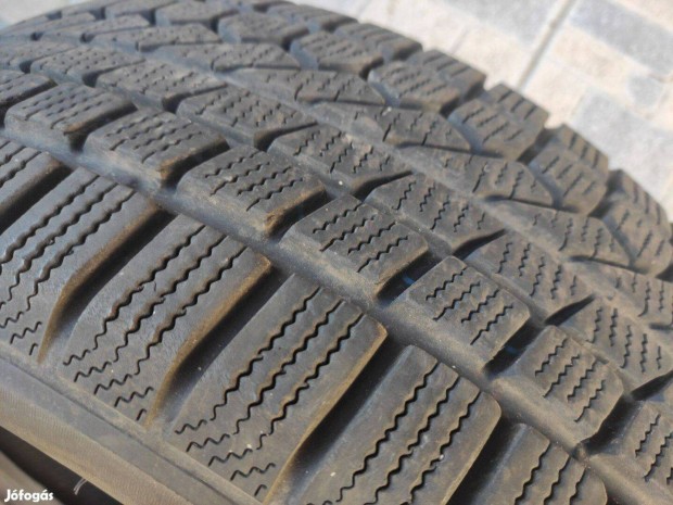 215/55 R18 Toyo téli gumi szett eladó -7 mm