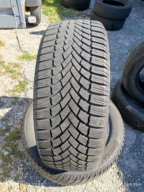 215/55 r17 1éves 80%os 2db Bridgestone téli gumi eladó