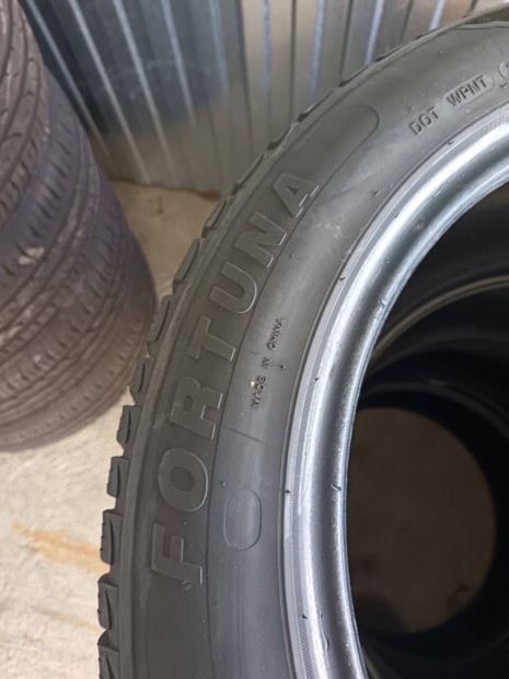 215/55 r17 tli szett