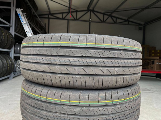 215/55 r18 Goodyear j nyrigumi 2023 4db elad 215/55r18 garnitra