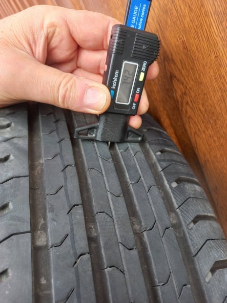 215/55r17 Continental ny�ri gumik(15400km)