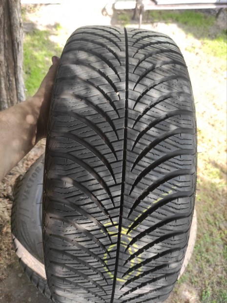215/55r18 Goodyear 4 évszak újszerű 108eft/4db