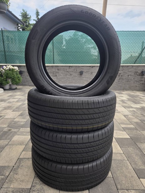 215/55r18 Goodyear nyári gumik újszerű állapotban