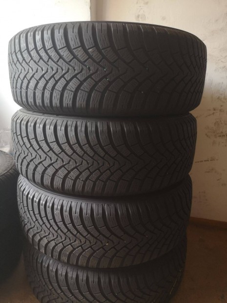 215/60R16 Falken tligumik