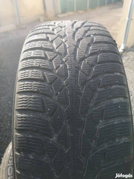 215/60R16 Nokian tligumik eladk