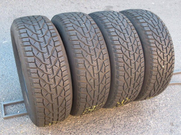215/60R16 Új állapotú Kormoran Snow XL téligumi 16" téli gumi