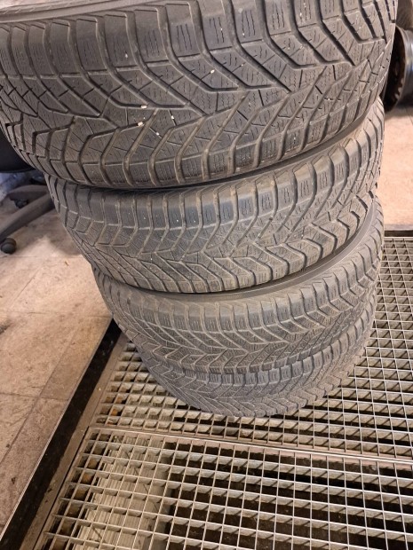 215/60R16 tli gumi