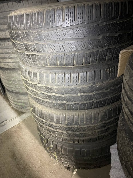 215/60R17C michelin tligumik