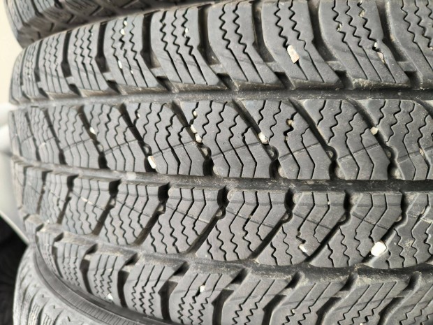 215/60R17 2db 95% Semperit téligumi eladó 215/60