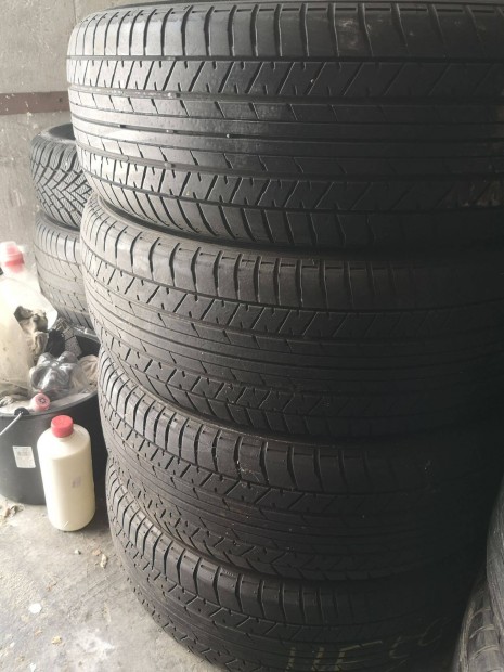 215/60R17 Yokohama nyrigumi