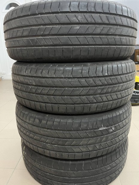 215/60R17 ny�rigumi garnitura
