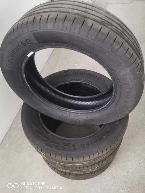 215/60R18 Continental