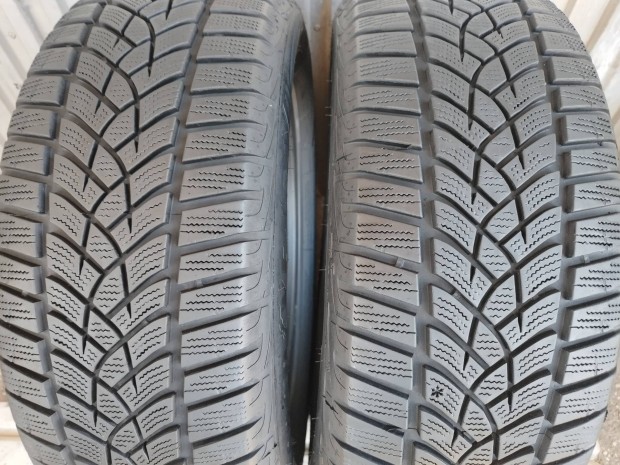 215 60 16 Goodyear UG Performance+ tligumik 2db!