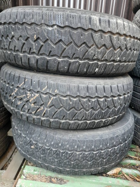 215/60 R16C gumi 3db egyforma 