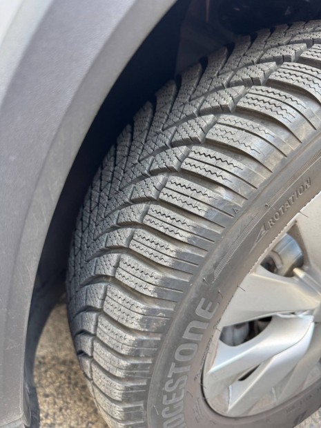 215/60/R16 Bridgestone Blizzak LM005 Téli Gumi