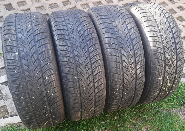 215/60 R16 Triangle Téli gumik