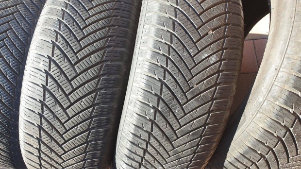 215/60 R16 n�gy �vszakos szett