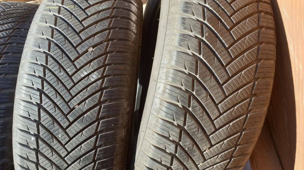 215/60 R16 n�gy�vszakos szett