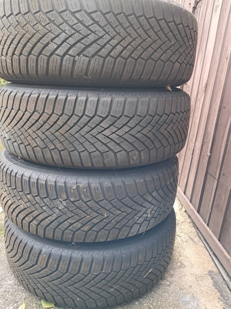 215/60 R16 téligumi Yokohama Bluearth Winter V906