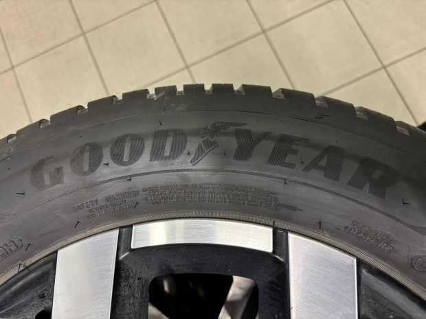 215/60 R17 Goodyear 4vszakos gumi 