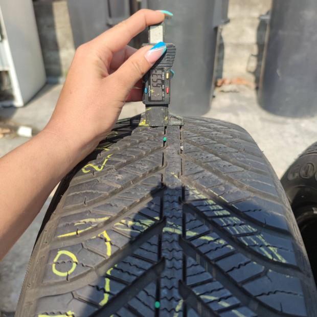 215/60 R17 Goodyear négyévszakos gumi 15000ft a 4db/210/