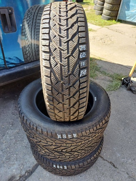 215/60 R17 Taurus Winter hasznlt tligumi