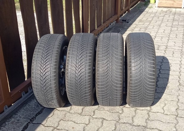 215/60 R 17 Goodyear újszerű négyévszakos gumik