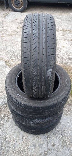 215/60 r17C 80%os 7mm 4db Nokian ny�ri gumi elad�