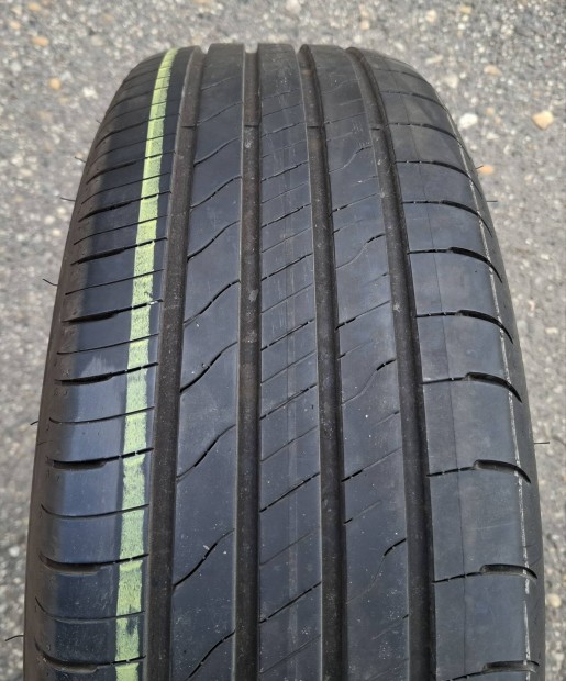 215/60 r17 Good-Year Efficient Grip 2. 4db.
