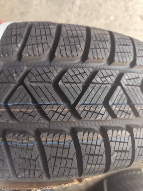 215/60 r17 j pirelli tligumi 