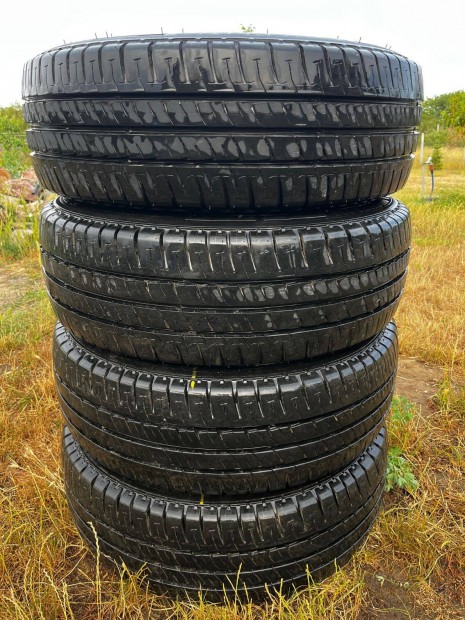 215/60r17C Michelin Agilis 97%-os nyárigumi garnitúra