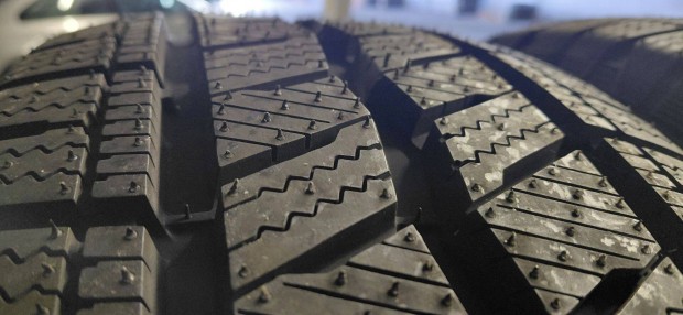 215/65R15C j Hankook tli