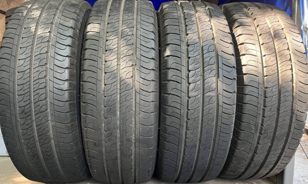 215/65R16C Goodyear új autóról