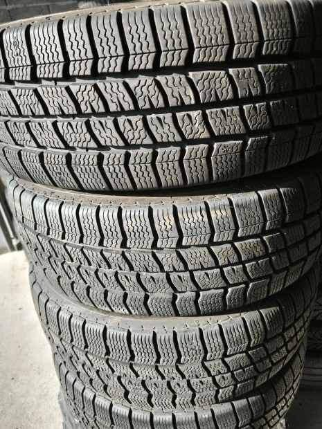 215/65R16C újszerű Vredestein téligumik kisteherre 215/65