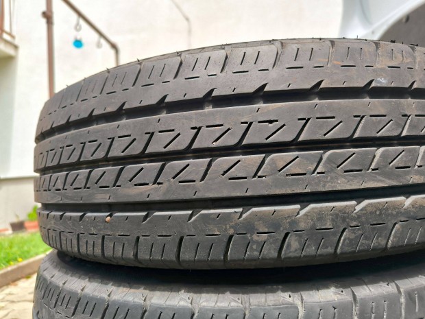 215/65R16C újszerű nyárigumik kisteherre 215/65 R16 nyári