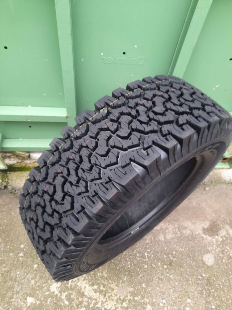215/65R16 AT mint�s terepgumi