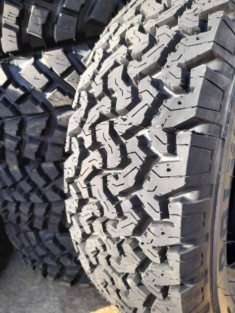 215/65R16 Kukac mints terepgumi