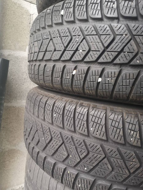 215/65R16 Pirelli tligumik