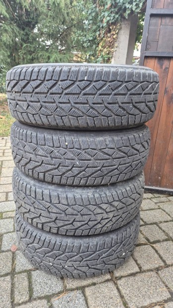 215/65R16 tli gumi szett