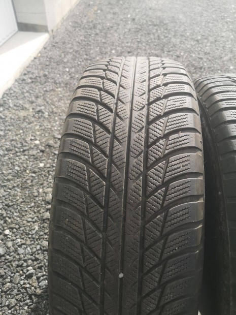 215/65R17 2-4 db tligumi