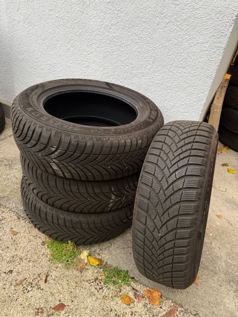 215/65R17 Semperit tli gumi garnitra DOT2022 szp llapot (Speed gri