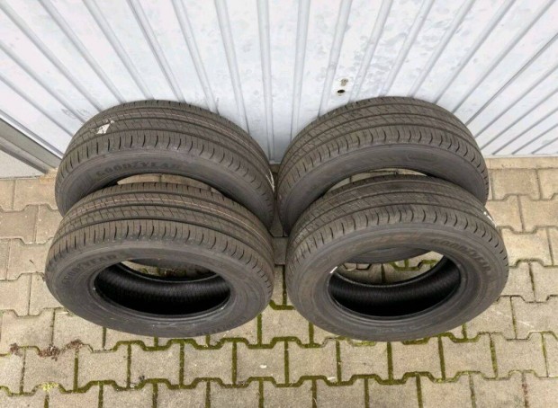 215 65 16C Goodyear, 4db j gumi