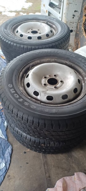 215/65/16 C kisteher t�ligumi garnitura 