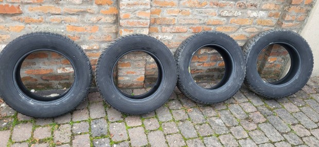 215 65 16  n�gy�vszakos Nokian