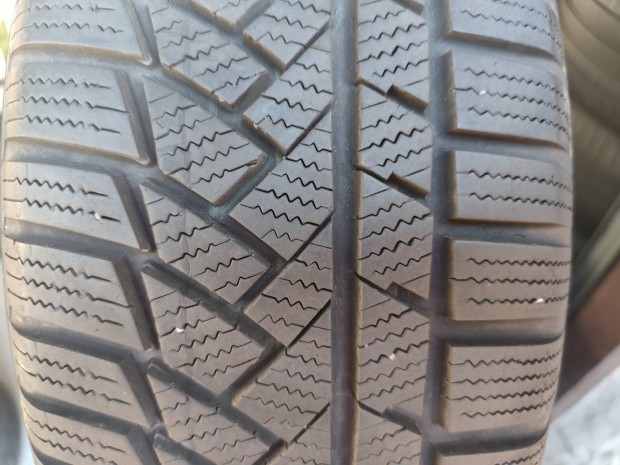 215/65/17-es Continental tligumik